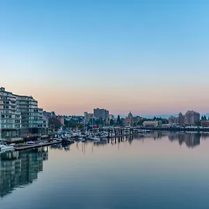 Regent Waterfront Hotel&suites 3* Victoria
